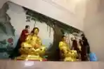 Ritual Pembersihan Rupang Dewa Jelang Imlek di Vihara Amurva Bhumi