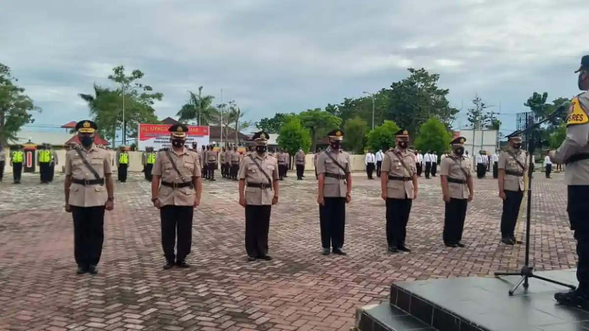 Serah Terima Jabatan, Kompol Janni Parinussa Jadi Wakapolres Buru Gantikan Kompol Bachri Hehanussa