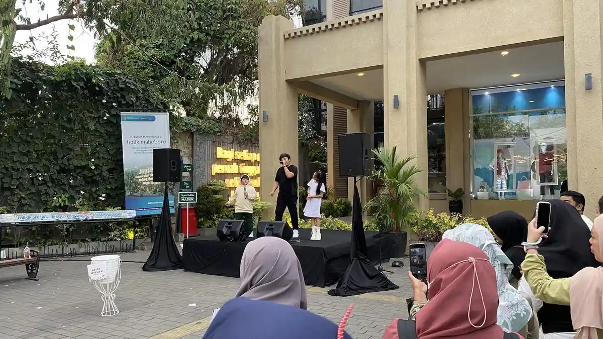 Vokalis Goliath Hibur Wisatawan Malioboro, Bawakan Lagu tentang Romansa Sri Sultan HB II