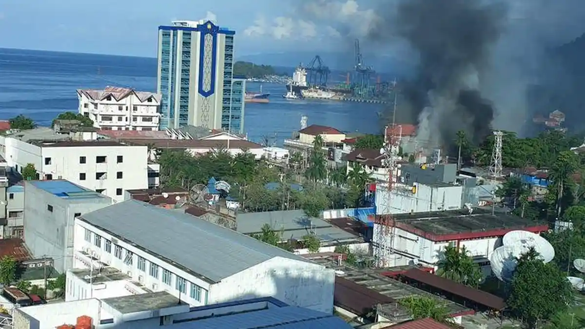 TERKINI Kerusuhan Jayapura: Daftar Gedung yang Dibakar Massa, dari Kantor Pemerintahan hingga Hotel