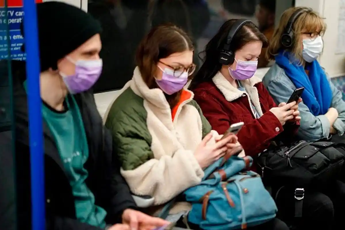 Masyarakat Diimbau Tetap Pakai Masker di Keramaian saat Status Pandemi Covid-19 Bakal Dicabut