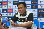 Pelatih-Madura-United-Rakhmat-Basuki-saat-jumpa-pers-di-Stadion-Gelora-Madura-Ratu-Pamelingan.jpg