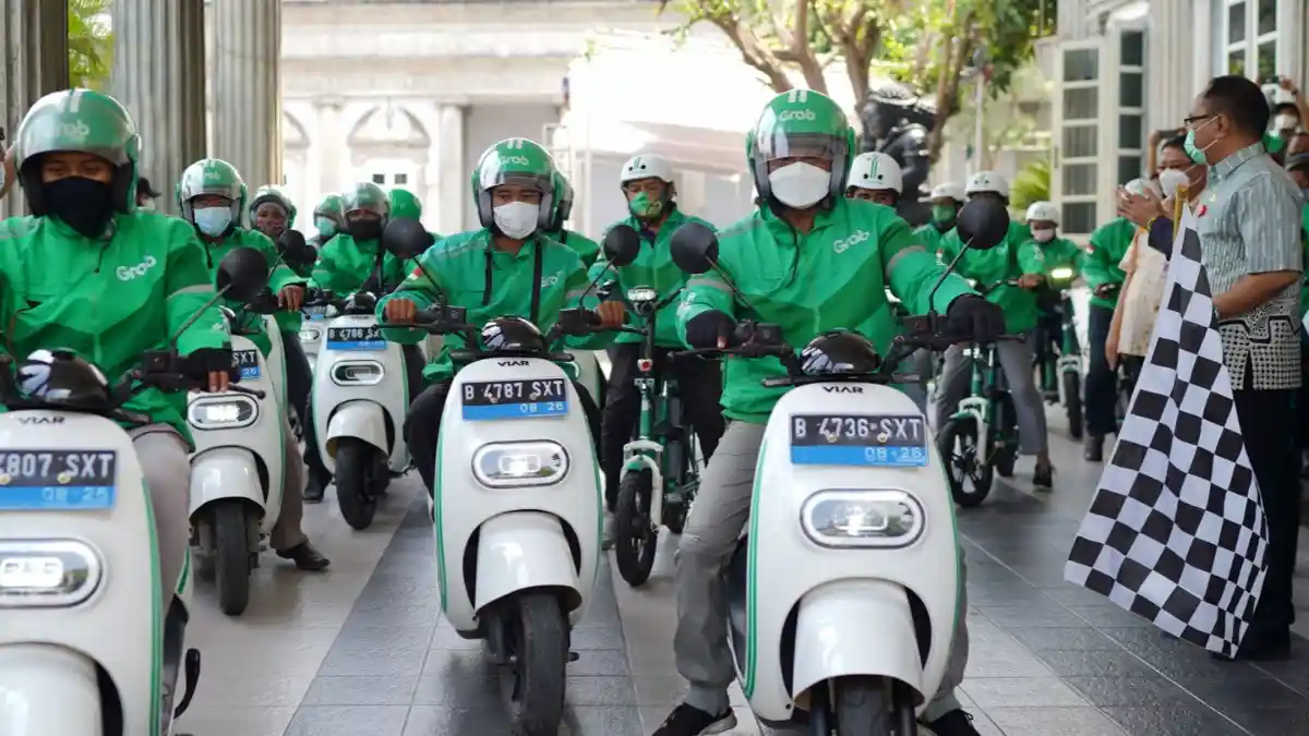 Berkolaborasi dengan Pemkot, Grab Hadirkan 500 Unit Motor Listrik di Semarang