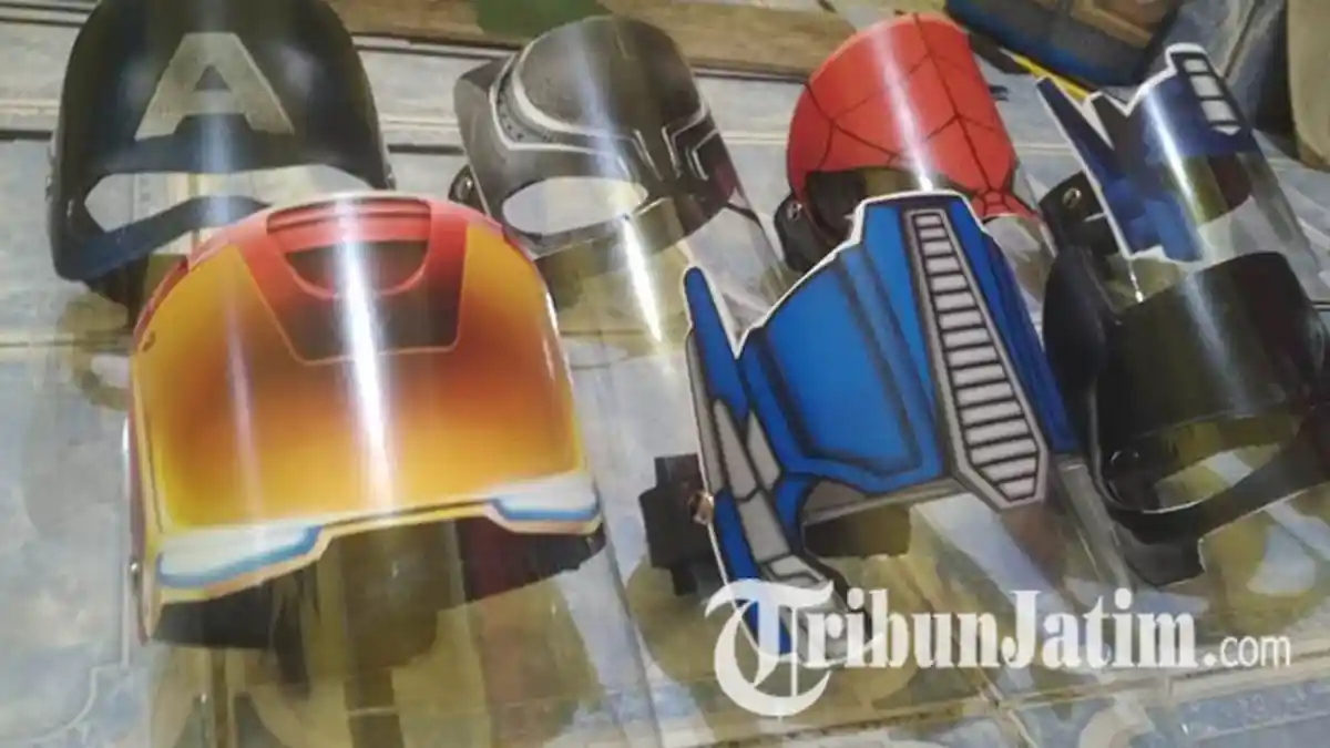 NEWS VIDEO - Faceshield Karakter Superhero Beromzet 20 Juta Perbulan