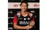 jonatan-christie-berpose-usai-menjuarai-turnamen-swiss-open-2022.jpg