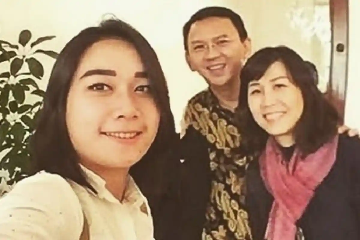 Lihat Ekspresi Puput Nastiti Devi Saat Temani Ahok Makan Bareng Pimpinan KPK & Todung Mulya Lubis