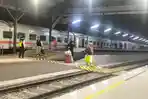 ribuan-penumpang-tiba-di-di-Stasiun-Cepu.jpg