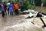 pasang-tanggul-penahan-banjir.jpg