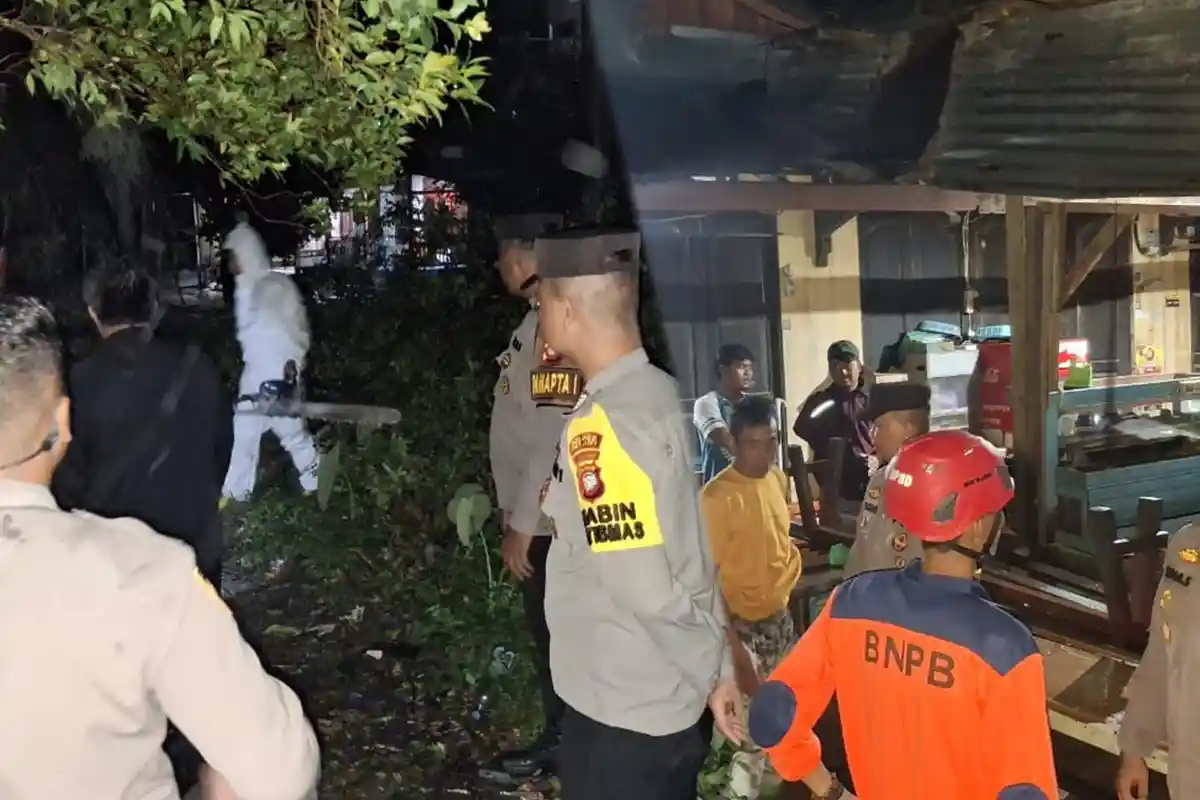 MELAWI PORAK PORANDA: 7 Kios di Terminal Bus Sidomulyo hingga Tribun Bola Rusak Parah