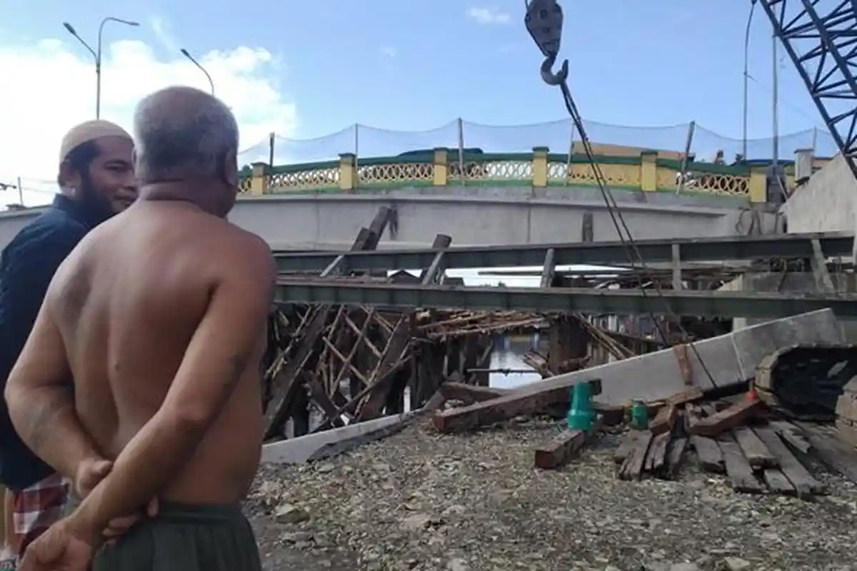 Beton Proyek Jembatan Sulawesi II di Banjarmasin Jatuh Tindih Pekerja, Begini Kondisi Korban
