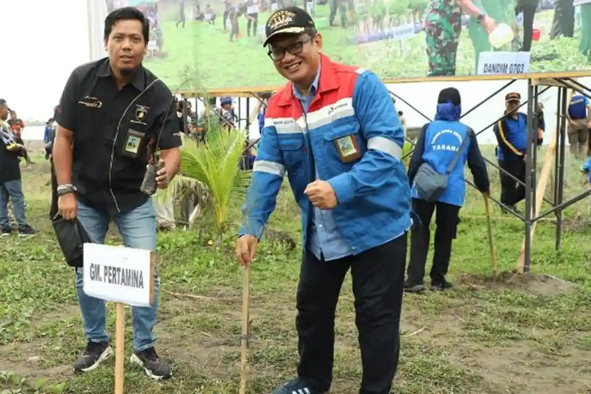 Kilang Cilacap Aktif dalam Karya Bakti Tanam Pohon & Bersih Pantai Teluk Penyu