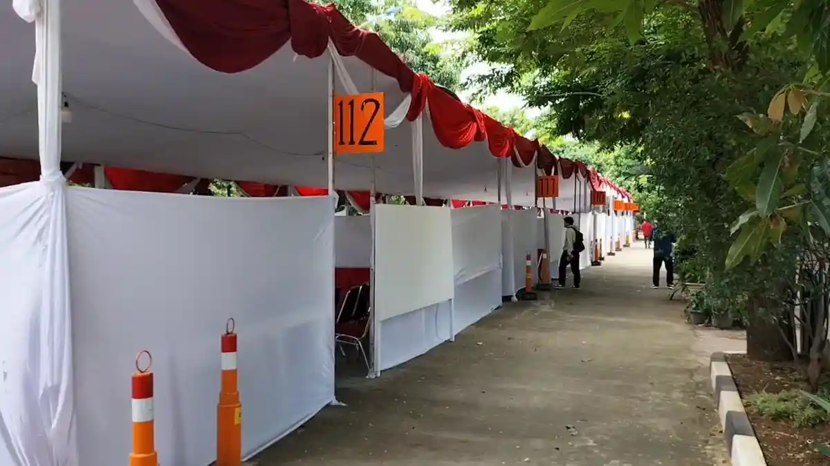 Melihat TPS Terpanjang di Kelapa Gading Pada Pemilu 2024, Panjangnya Mencapai 350 Meter