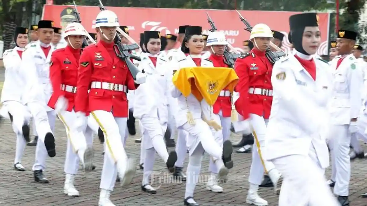 Langkah Tegap Paskibra Sulsel, Tunjukkan Semangat Nasionalisme di Upacara Penurunan Bendera - paskibra243.jpg