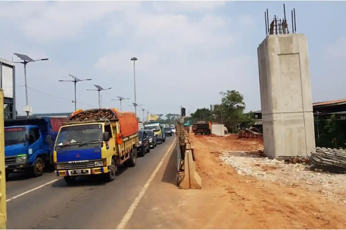 Jalan Tol Jakarta-Cikampek Macet Parah, Jasa Marga Berlakukan Contra Flow 3 Km