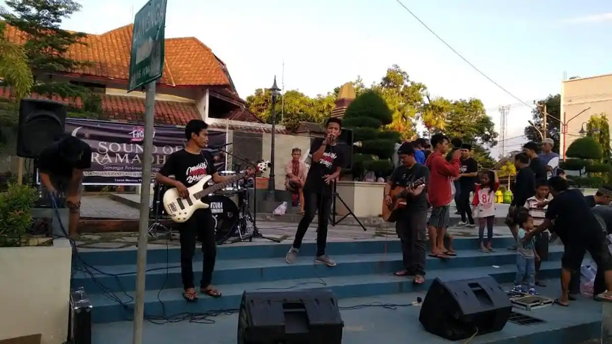 Berbagi Ramadan, Musisi Pinrang Bersatu Gelar Aksi Sosial di Taman Marannu