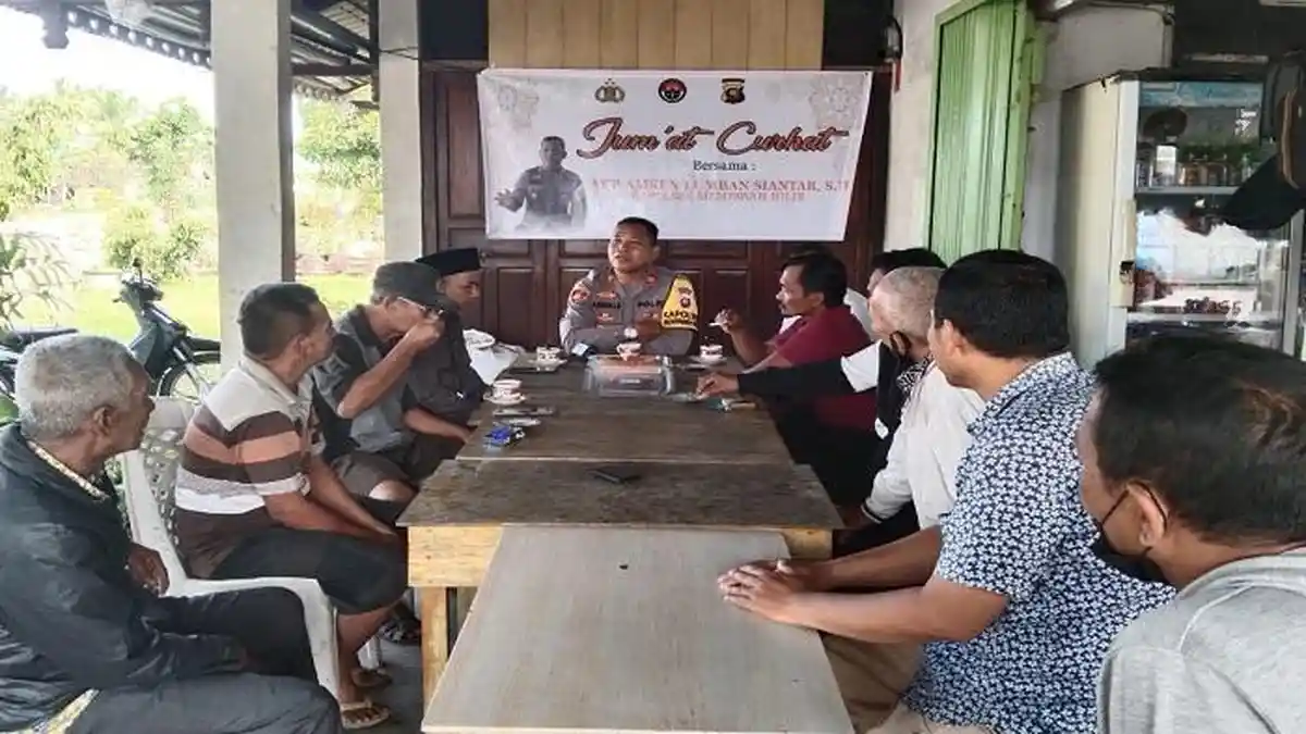 Kapolsek Mempawah Hilir Gelar Jumat Curhat, Warga Minta Tertibkan Layang-layang