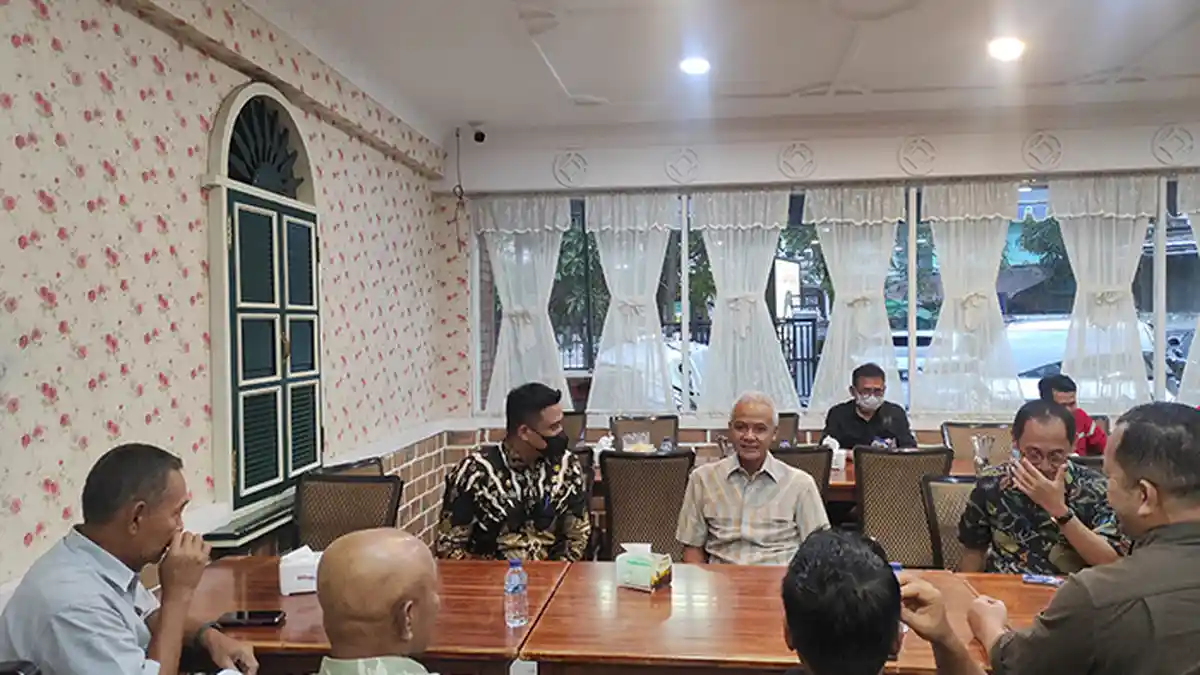 Buka Puasa Bersama Bobby Nasution, Ganjar Pranowo Ungkap Kekaguman Pada Istana Maimun