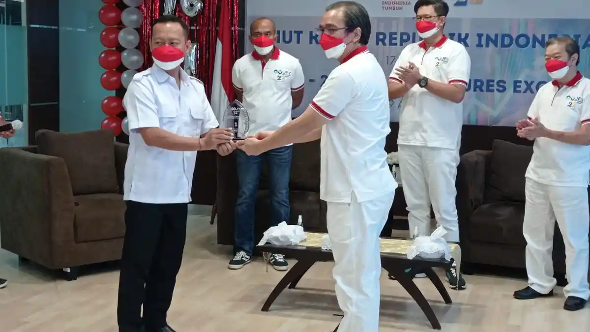 JFX Dapat Kado Spesial di HUT ke-22, Volume Transaksi Lewati 5 Juta Lot