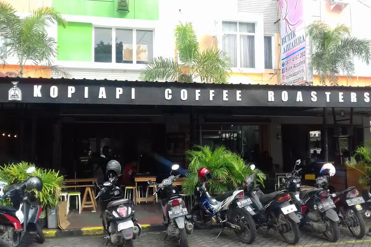 Ada Dua Tempat Kopi Asyik di Pasar Segar Makassar, Ini Dia - kopiapi-coffe_20170309_205624.jpg