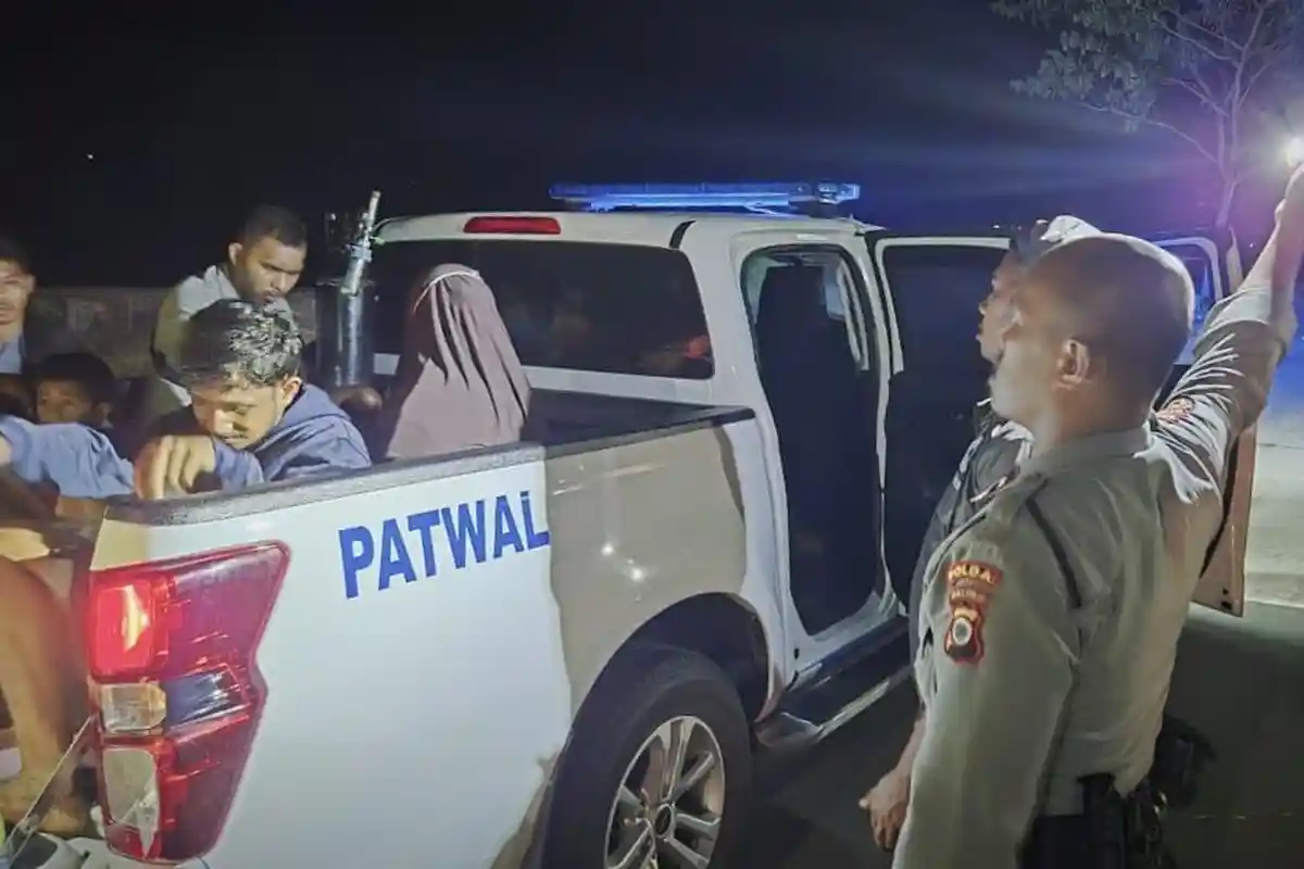 Respons Time Dini Hari: Polisi Leihitu Evakuasi Ibu Hamil dari Speed Boat ke Rumah Sakit 