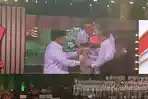 Prabowo-Subianto-menghadiahka.jpg