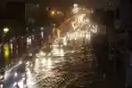Luapan Kali Ciliwung Genangi Jalan
