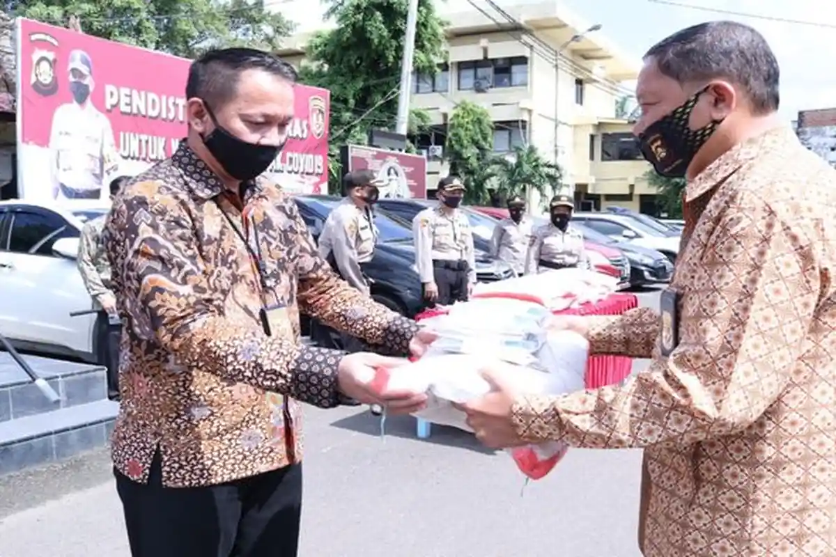 Polda Sumsel Kembali Salurkan Beras Untuk Warga Terdampak Covid-19