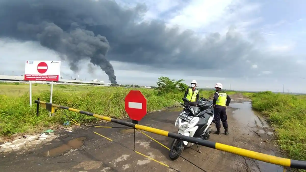 Air Sumur Warga Cigintung Cilacap Menghitam, Diduga Dampak Kebakaran Kilang Minyak Milik Pertamina