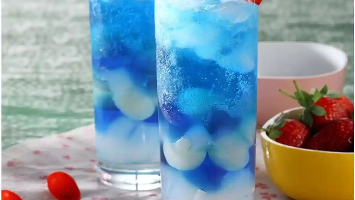 Resep Buka Puasa Praktis Minuman Berbahan Dasar Leci: Es Jeli Mi Leci dan Es Leci Biru