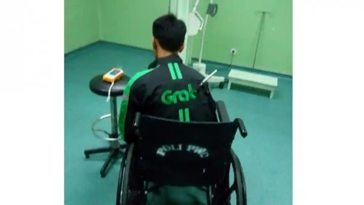 Driver Grab di Semarang Ditusuk Orang, Pisau Masih Menancap di Punggung