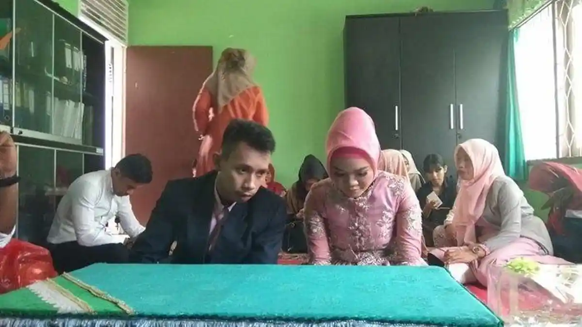Dirias Bak Pengantin Umumnya, Pasangan Kekasih Pembunuh Bayi Ini Menikah