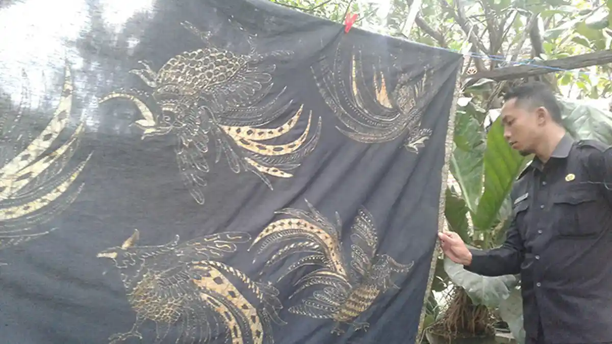 Geliat Batik Alam Khas Banyuwangi (2), Berani Menciptakan Motif Batik di Luar Pakem