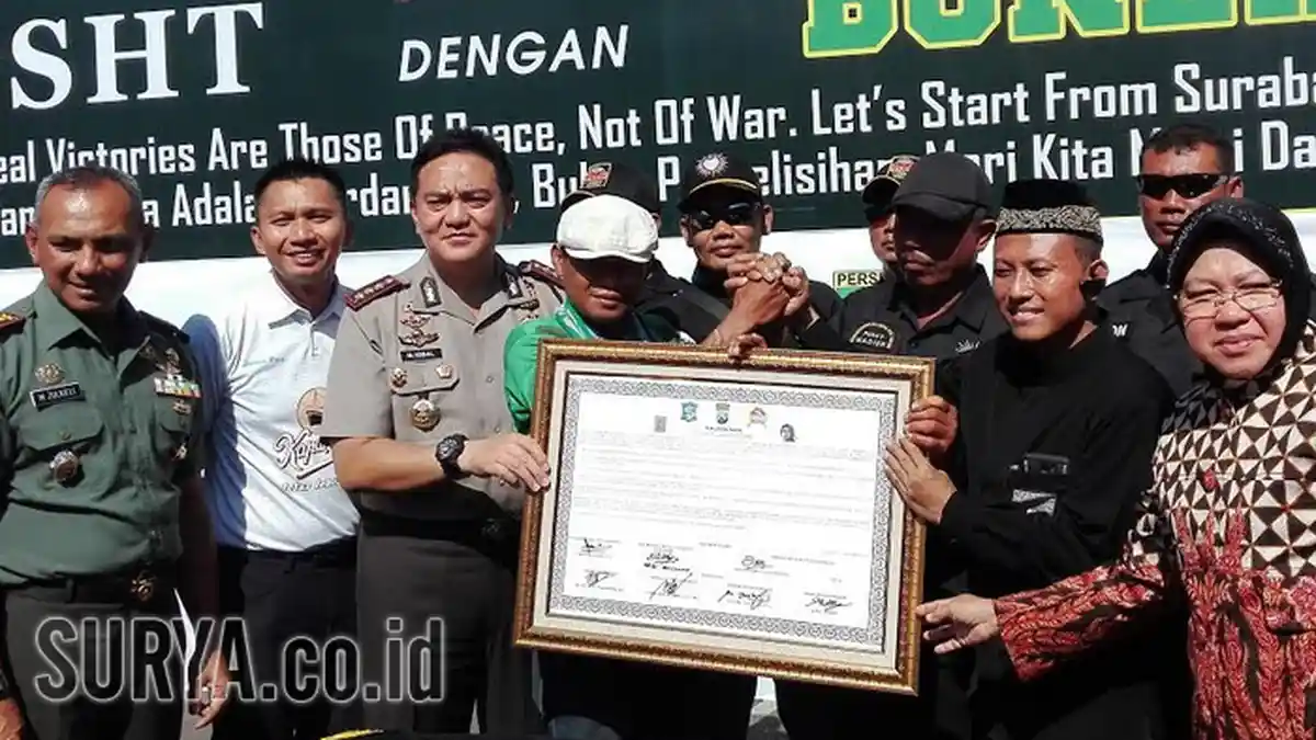 Ini Pesan Risma ke Bonek dan PSHT Surabaya saat Penandatanganan Kesepakatan Damai