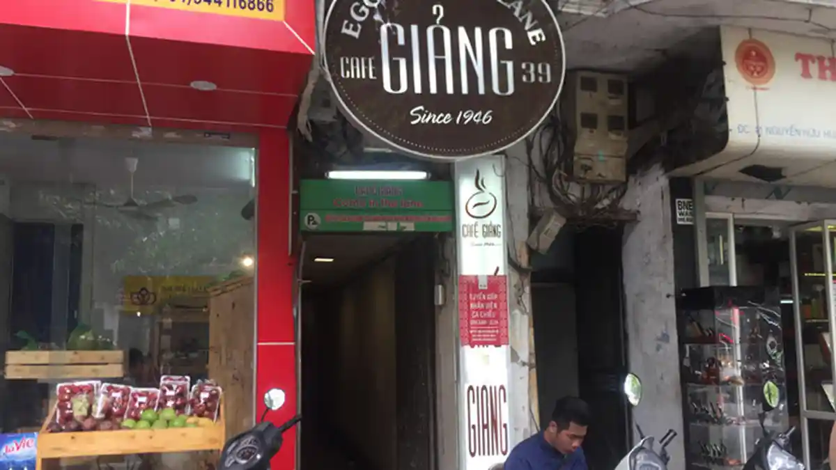 Mencicip Nikmatnya Kopi Asli Hanoi, Egg Coffee di Giang Cafe