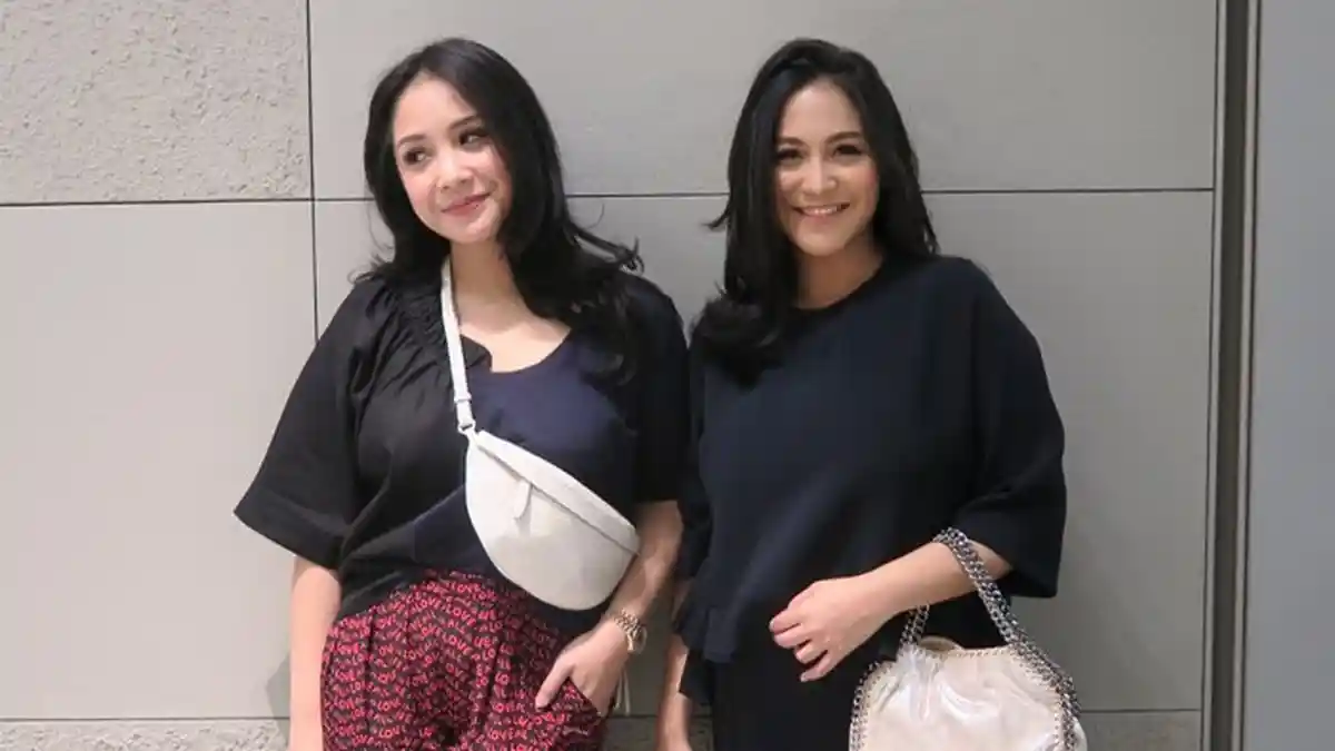 Wow ! Kaus Nagita Slavina Seharga Motor Matic, Netizen 'Harganya Bikin Panas'