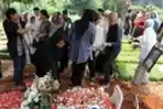 Suasana Pemakaman Amoroso Katamsi