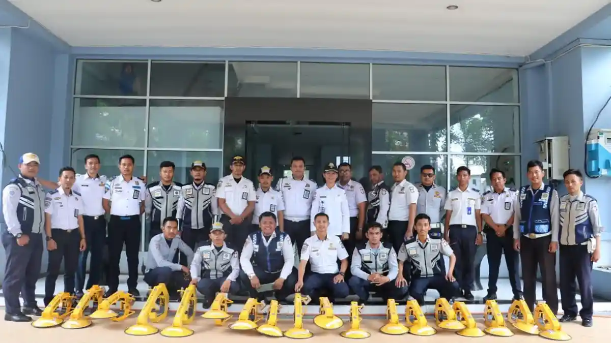 Jangan Parkir Kendaraan Anda di Bahu Jalan, Dishub Kota Makassar Siapkan 40 Gembok   