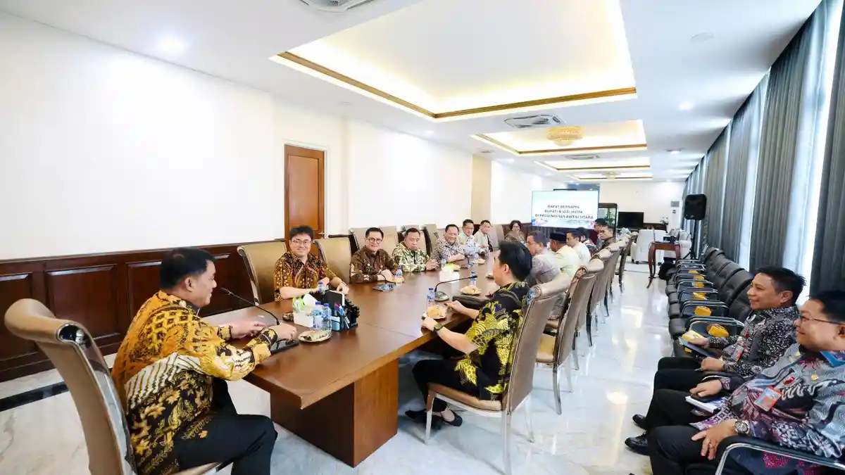 Gubernur Sulut Yulius Komaling Kumpulkan Bupati dan Wali Kota se-Sulut, Bahas Isu Penting