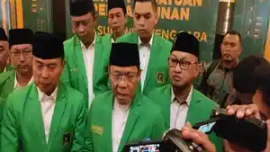 Muhammad-Mardiono-usai-melantik-pengurus-DPW-PPP-Sultra-hasil-Muswilub.jpg