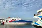 Kapal-Fery-domestik-dengan-lumbung-Dumai-Expres-mengangkut-pemudik.jpg