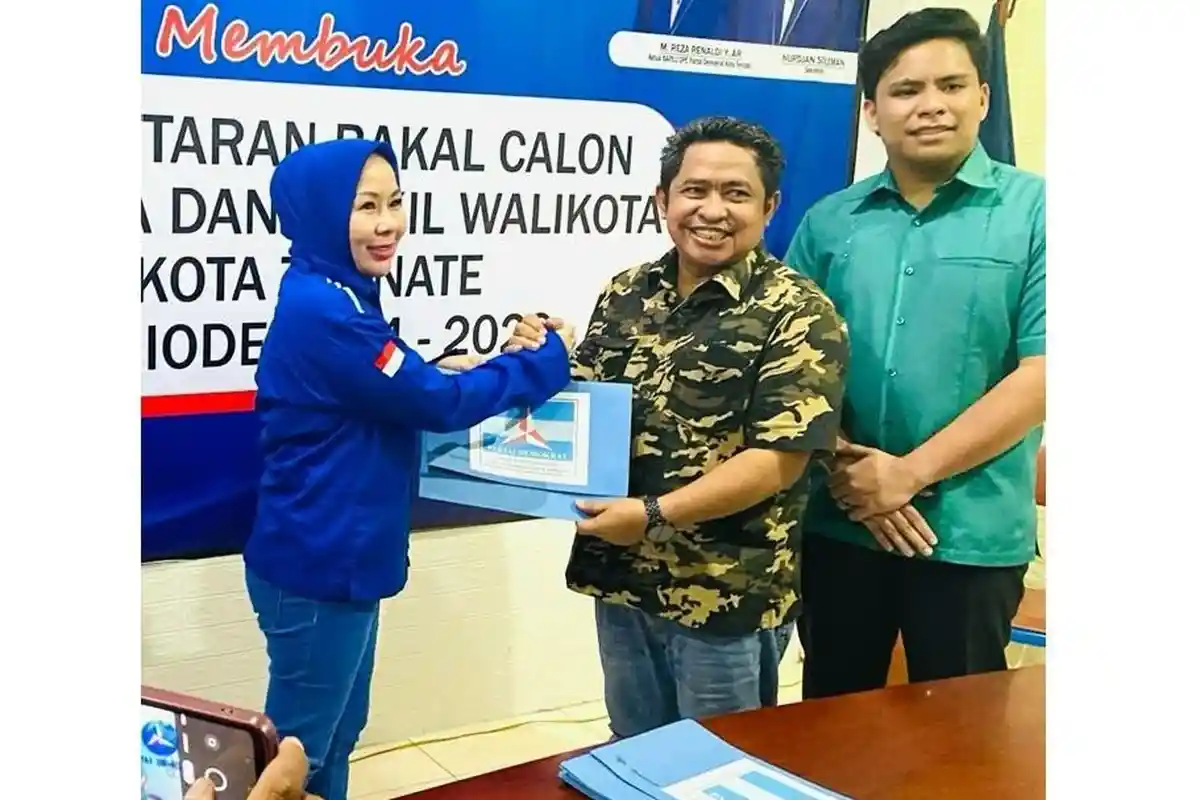 Serius ke Pilkada Ternate 2024, Santrani Abusama Ambil Formulir Pendaftaran di Demokrat