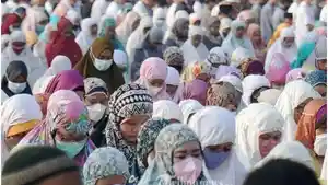 SALAT-IDUL-FITRI-Umat-muslim-melaksanakan-sholat-Idul-Fitri-1.jpg