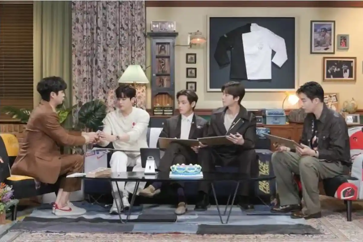 Park Seo Joon hingga V BTS Tampil Spesial di Fan Meeting Choi Woo Shik