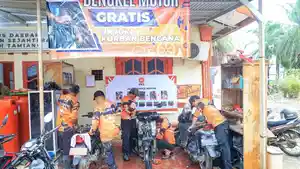 Relawan-PKS-membuka-bengkel-motor-gratis.jpg