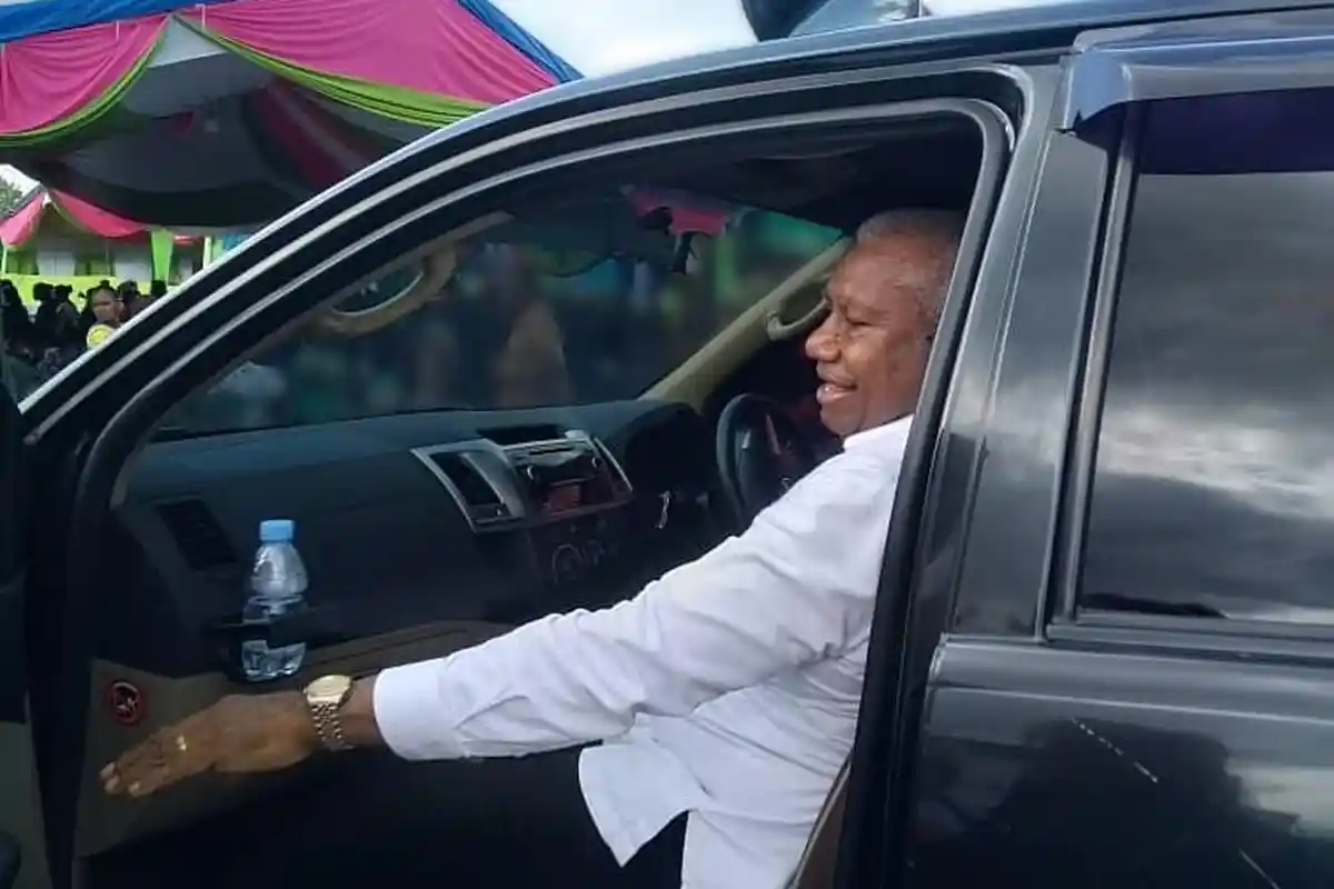 Sebelum Pulang, Wapres Gibran dan Gubernur Dominggus Siap Turun ke Lapangan Lawan SSB