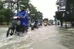 Jalan Nasional Jeruklegi Cilacap Terendam Banjir, Lalin Buka Tutup, Antrean Kendaraan 2 Kilometer