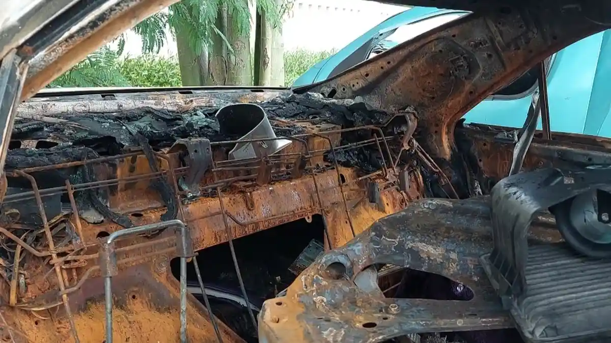 Hancur Total dan Bau Hangus Masih Tercium, Ini Potret Mobil Terbakar yang Tewaskan AKP Novandi