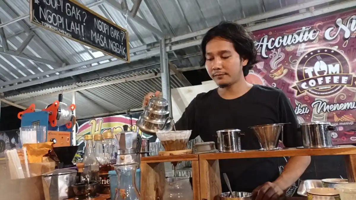 Kuliner Lampung, Menu Kopi dengan Proses Manual Brew Jadi Favorit di Warung Tom Coffee