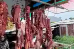Daging-sapi-yang-dijual-di-Pasar-Baru-Mamuju-Jl.jpg