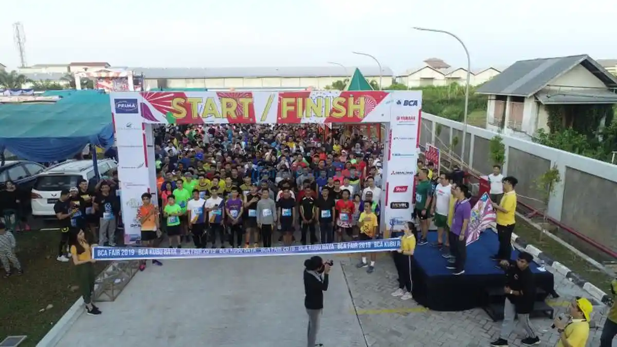 FOTO: Ajak Masyarakat Olahraga Bersama Meriahkan BCA Fair 2019 - senam-bersama-bca.jpg
